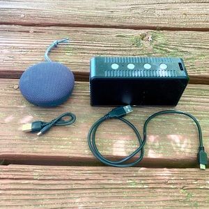 Bluetooth speakers, comes with chords